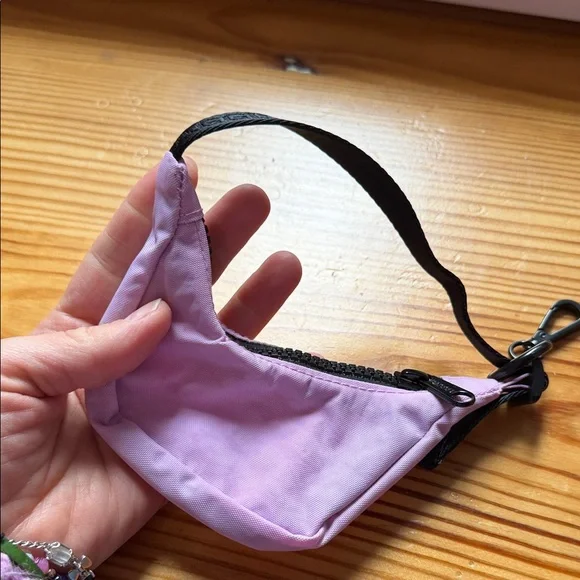 BAGGU Crescent Bag Charm / Mini Bag in Lavender and Black - Picture 3 of 8